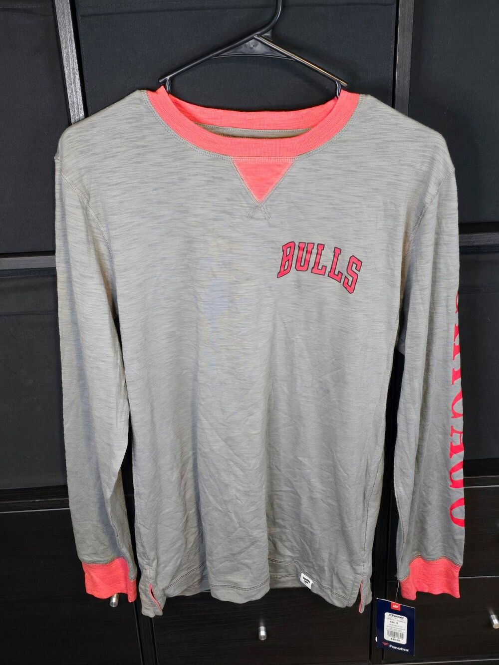 Fanatics NBA Chicago Bulls Red Gray Color Block Long Sleeve Tee NWT